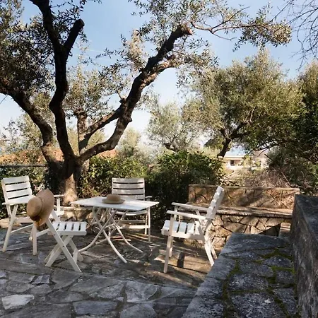 Mitsa With Stunning View On The Hill Holiday home *